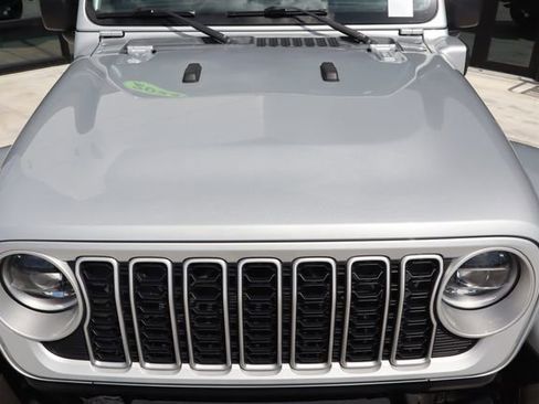 Used 2024 Jeep Wrangler Unlimited Sahara AWD/4WD image 17