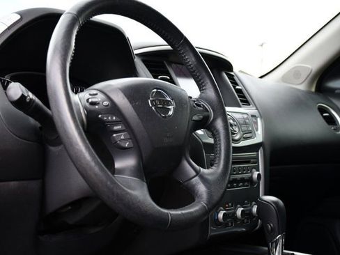 Used 2018 Nissan Pathfinder SL w/ SL Premium Package image 16