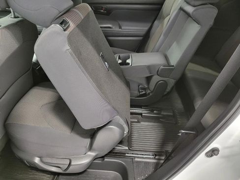 Used 2023 Toyota Highlander L image 25