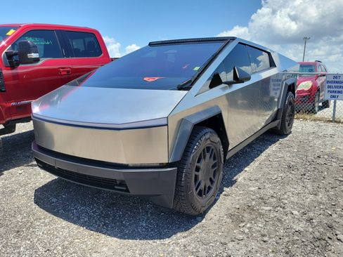 Used 2024 Tesla Cybertruck Cyberbeast AWD/4WD image 3