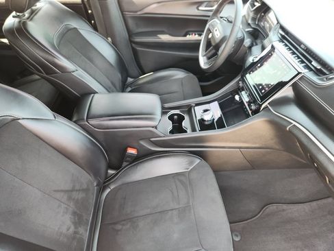 Used 2024 Jeep Grand Cherokee L Laredo RWD image 14