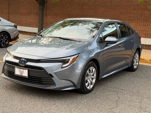 Used 2025 Toyota Corolla LE FWD image 3