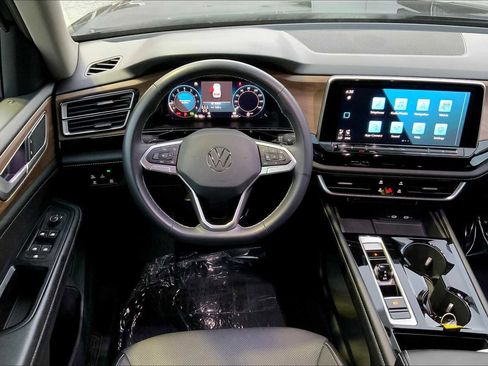 Used 2024 Volkswagen Atlas SE image 5