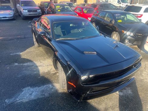 Used 2018 Dodge Challenger R/T Scat Pack w/ Leather Interior Group image 4