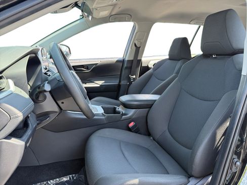 Used 2024 Toyota RAV4 LE image 9