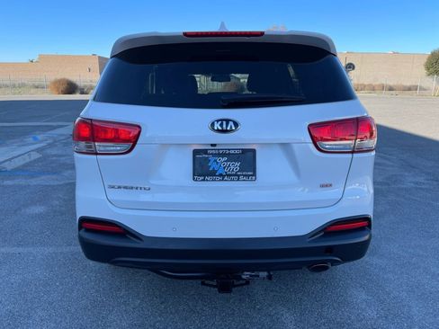 Used 2016 Kia Sorento LX w/ LX Convenience Package image 6