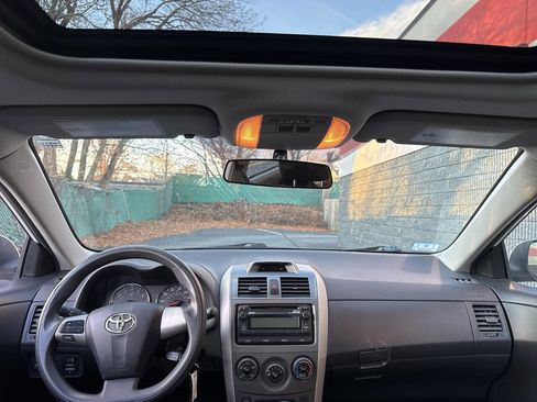 Used 2012 Toyota Corolla S image 18