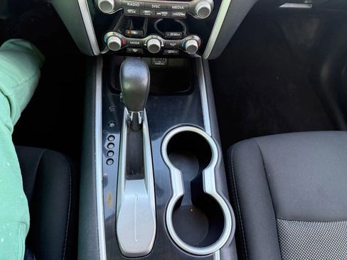 Used 2020 Nissan Pathfinder SV image 15