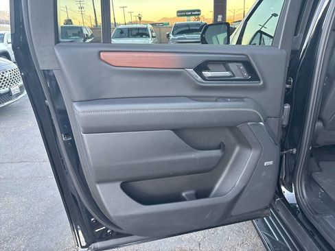 Used 2025 GMC Yukon XL Denali image 32