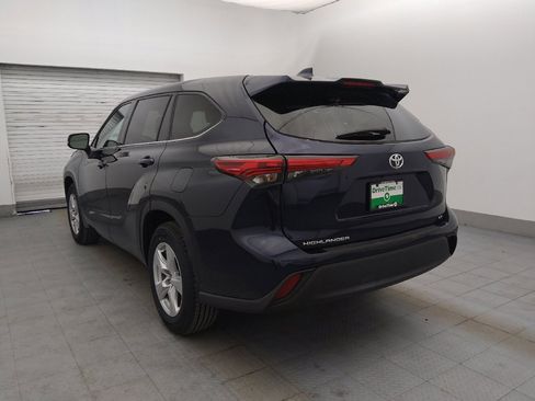 Used 2022 Toyota Highlander LE image 5