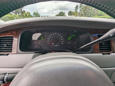 Used 1998 Lincoln Town Car Executive image 31