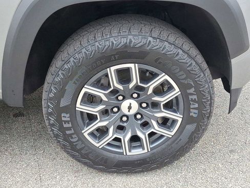 Used 2024 Chevrolet Colorado Z71 w/ Z71 Convenience Package 2 AWD/4WD image 8