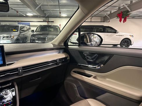 Certified 2022 Lincoln Corsair AWD w/ Premium Package image 26