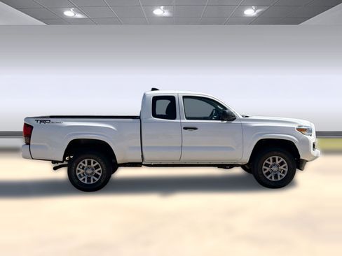Used 2020 Toyota Tacoma SR image 8