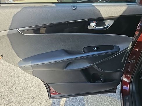 Used 2016 Kia Sorento SX image 29