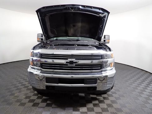 Used 2017 Chevrolet Silverado 2500 W/T w/ Snow Plow Prep Package image 5