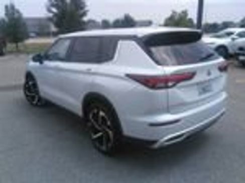Used 2024 Mitsubishi Outlander SE AWD/4WD image 4