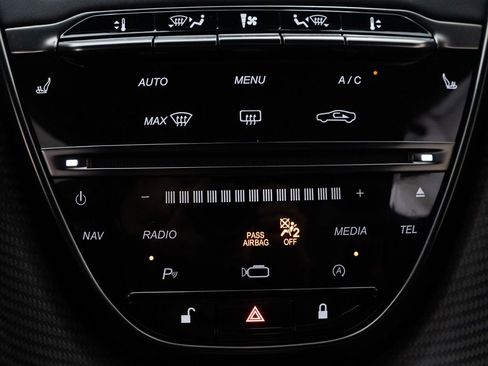 Used 2023 Aston Martin DBS Superleggera Volante image 39