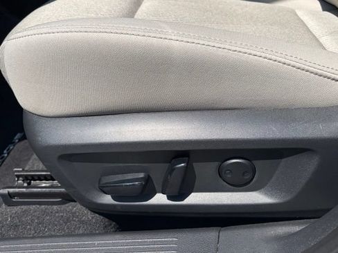 Certified 2025 Nissan Rogue SV AWD/4WD image 16