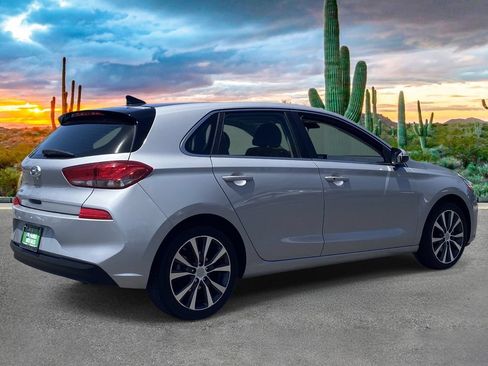 Used 2020 Hyundai Elantra GT w/ Style Package 02 FWD image 3