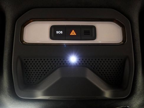 Used 2023 Rivian R1S Adventure image 39