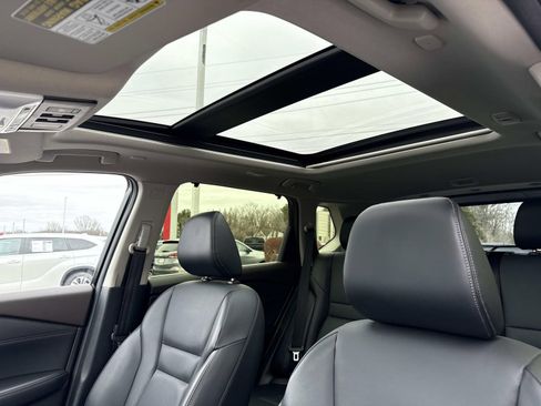 Used 2023 Nissan Rogue SV w/ SV Premium B Package image 9