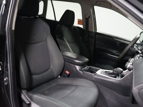 Used 2020 Toyota RAV4 LE image 24
