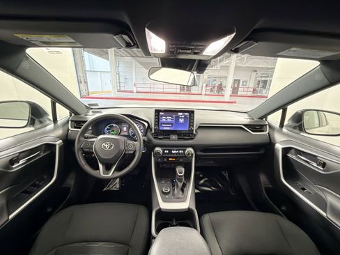 Used 2022 Toyota RAV4 SE image 22
