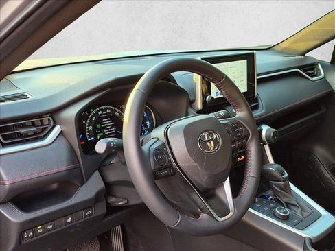 Used 2025 Toyota RAV4 SE w/ Weather & Moonroof Package AWD/4WD image 8