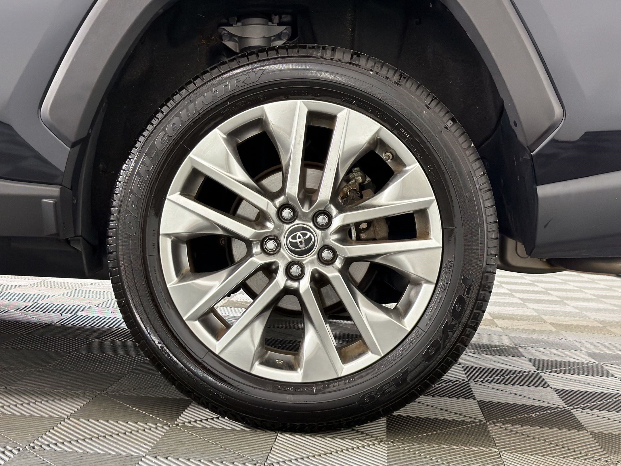 Used 2019 Toyota RAV4 Limited AWD/4WD image 11