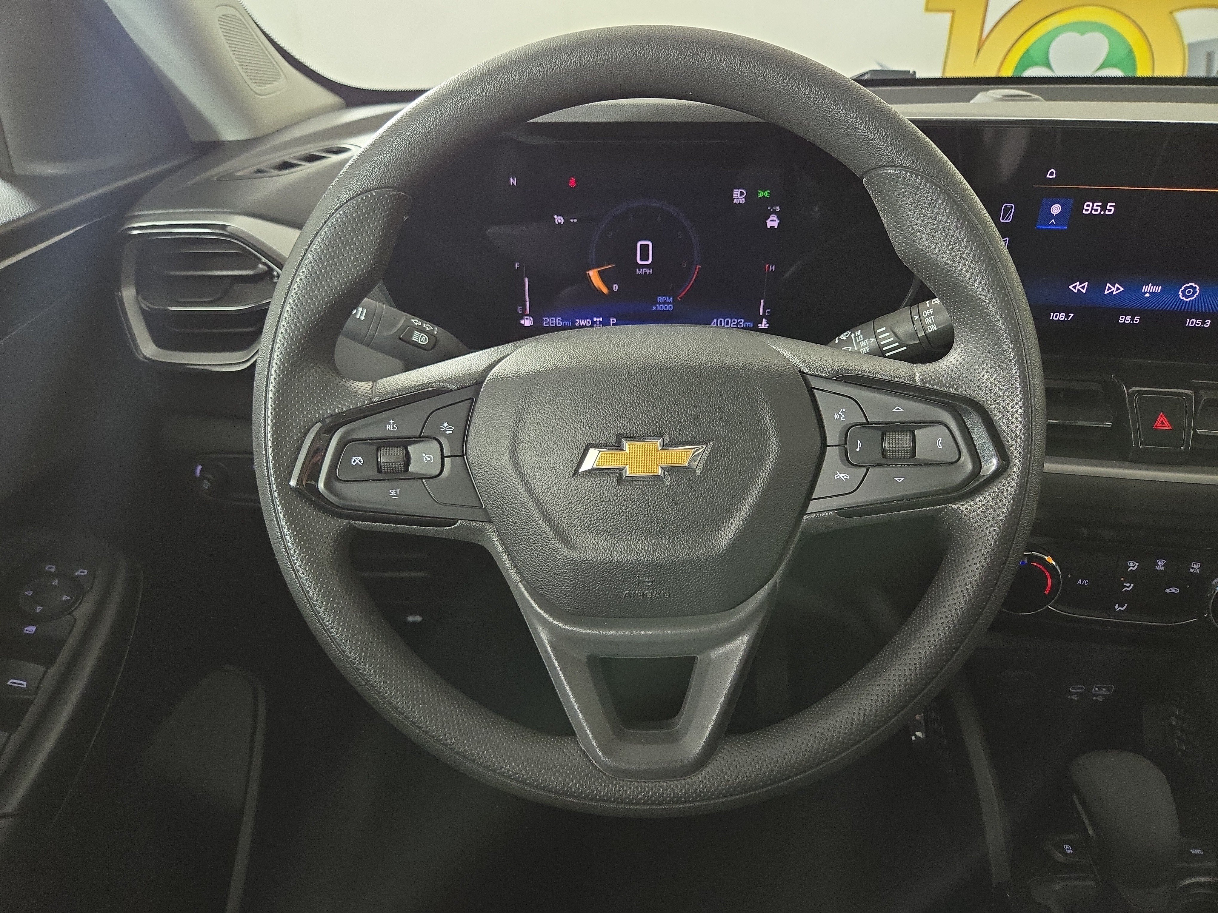 Used 2025 Chevrolet TrailBlazer LT AWD/4WD image 14