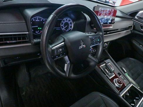 Used 2024 Mitsubishi Outlander SE image 12