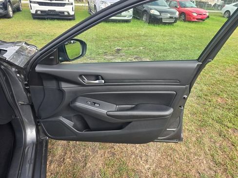 Used 2024 Nissan Altima 2.5 SV FWD image 37