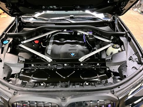 Used 2024 BMW X7 xDrive40i w/ M Sport Package AWD/4WD image 13