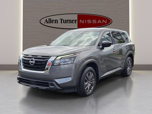 Used 2023 Nissan Pathfinder S FWD image 3