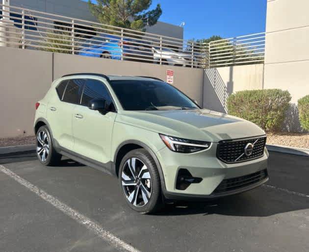 Used 2024 Volvo XC40 B5 Plus w/ Protection Package Premier AWD/4WD image 8