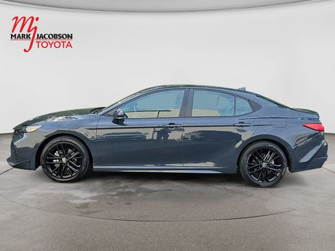 Used 2025 Toyota Camry SE FWD image 15