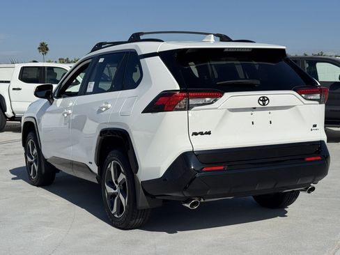 New 2025 Toyota RAV4 SE image 12