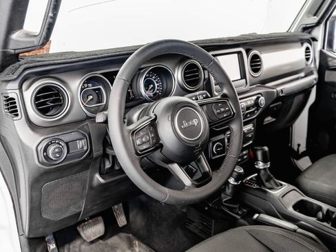 Used 2023 Jeep Gladiator Sport AWD/4WD image 10