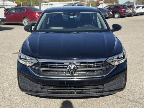 Used 2024 Volkswagen Jetta SE image 2