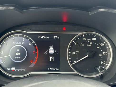 Used 2025 Nissan Versa SV w/ Trunk Package FWD image 16