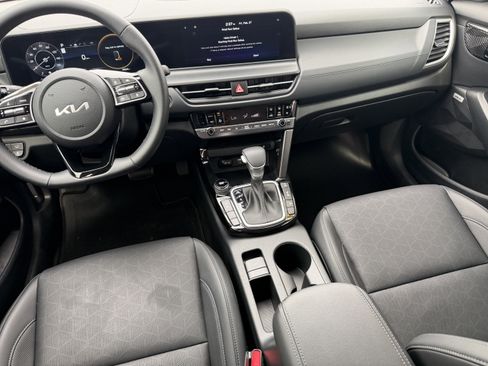 Certified 2024 Kia Seltos SX w/ SX Sunroof Package image 16