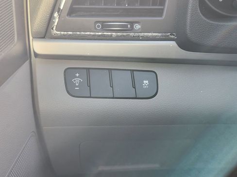 Used 2017 Hyundai Elantra SE image 21