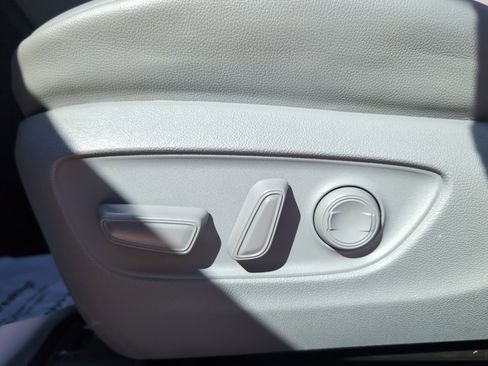 Used 2023 Toyota Highlander XLE image 17