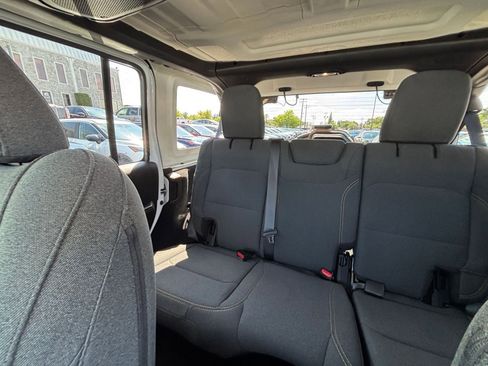 Used 2025 Jeep Wrangler Unlimited Sahara AWD/4WD image 39