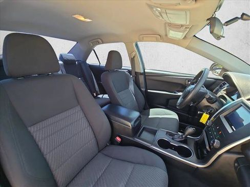 Used 2017 Toyota Camry LE FWD image 19