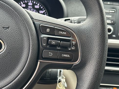 Used 2017 Kia Optima LX FWD image 19