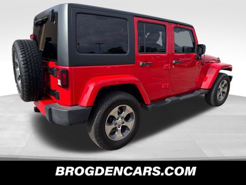 Used 2018 Jeep Wrangler Unlimited Sahara w/ Connectivity Group AWD/4WD image 8