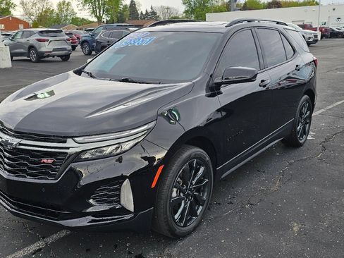 Used 2023 Chevrolet Equinox RS w/ LPO, Floor Liner Package FWD image 3