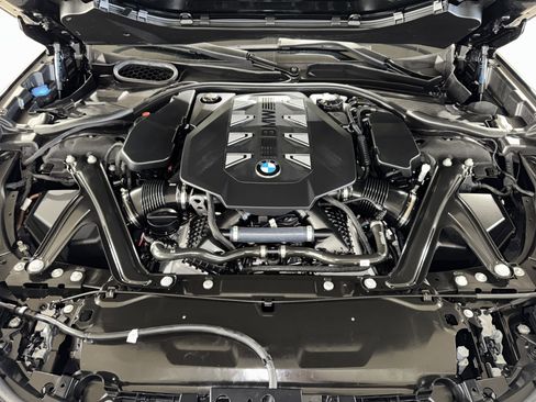 Used 2024 BMW 760i xDrive w/ Executive Package image 36